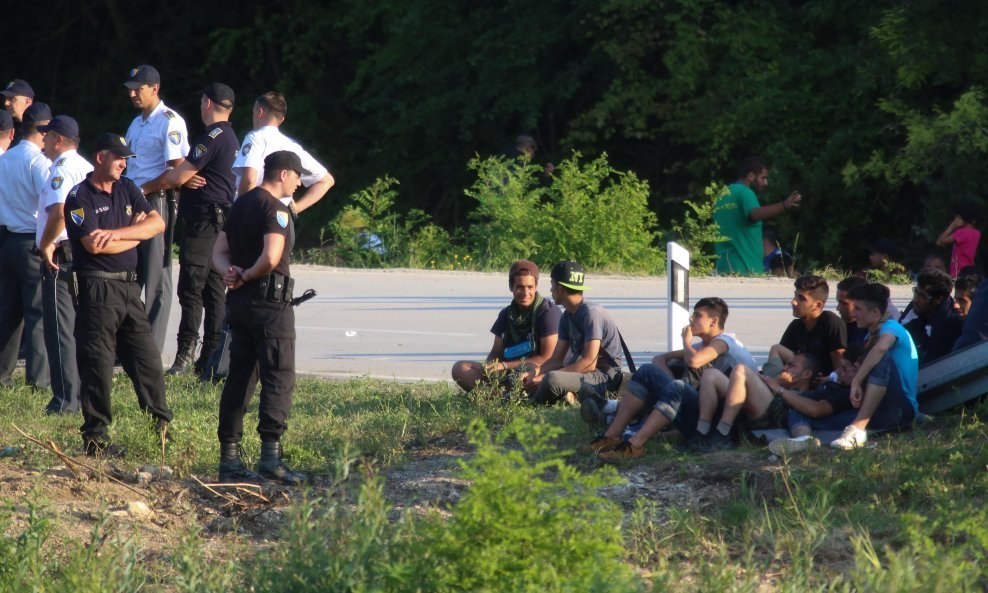 U Sarajevu uhićena dvojica migranata kod kojih je policija pronašla oružje