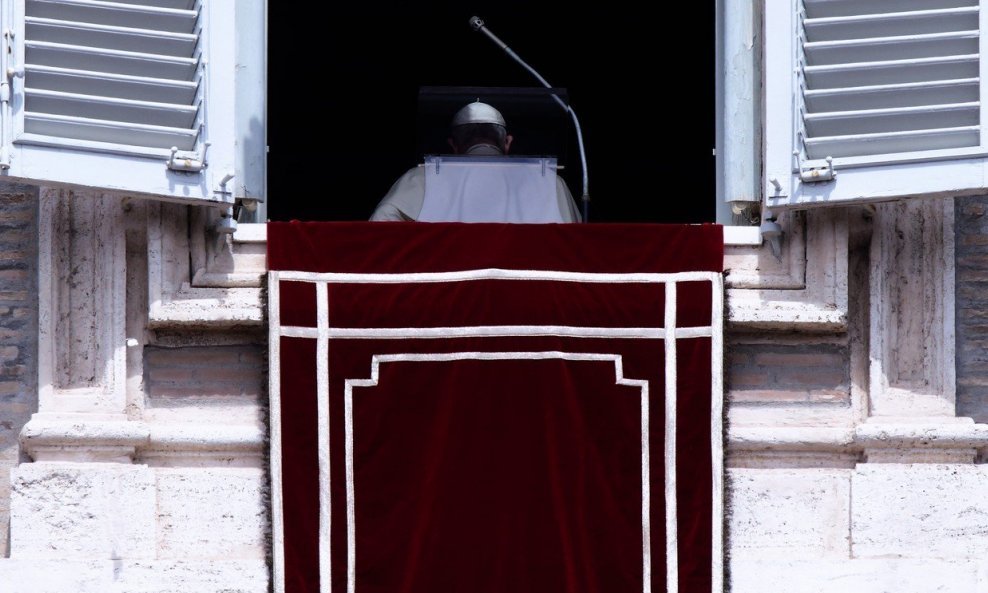 Papa Franjo, Vatikan