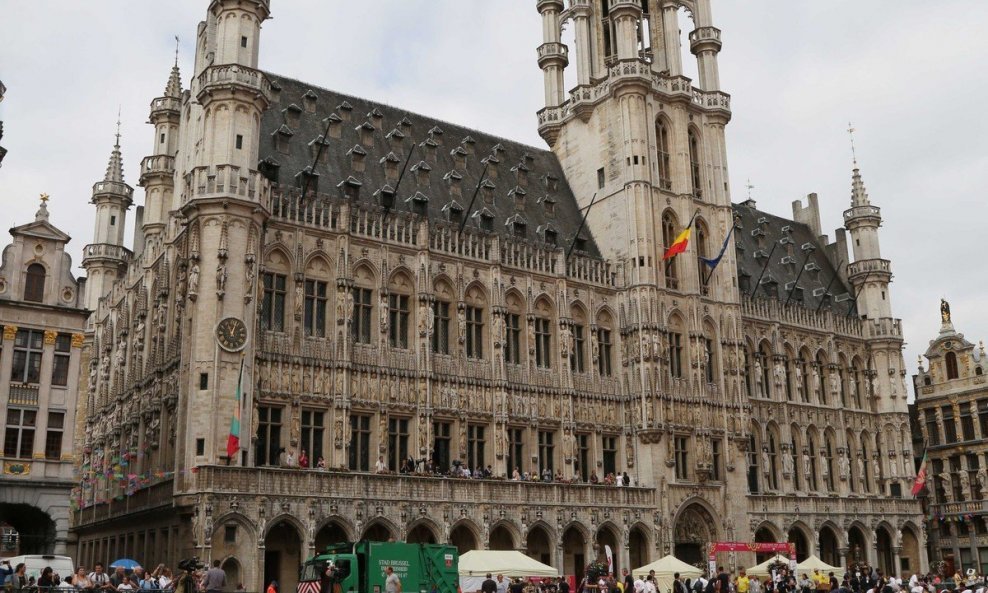 Napadač iz kalašnjikova pucao na restoran u Bruxellesu