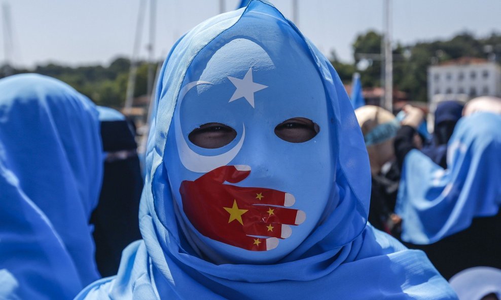 Odbor za ljudska prava UN-a sumnja da je u zapadnoj autonomnoj regiji Xinjiang prisilno izolirano milijun pripadnika muslimanske etničke skupine Ujgura u svojevrsnom masovnom logoru