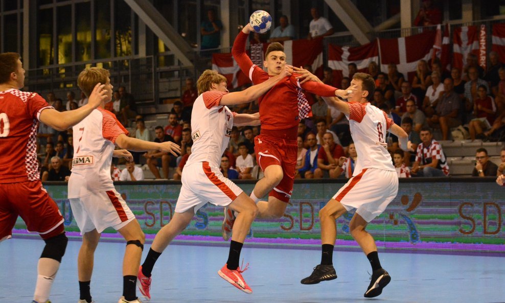 Mladi hrvatski rukometaši igrat će za broncu s Danskom