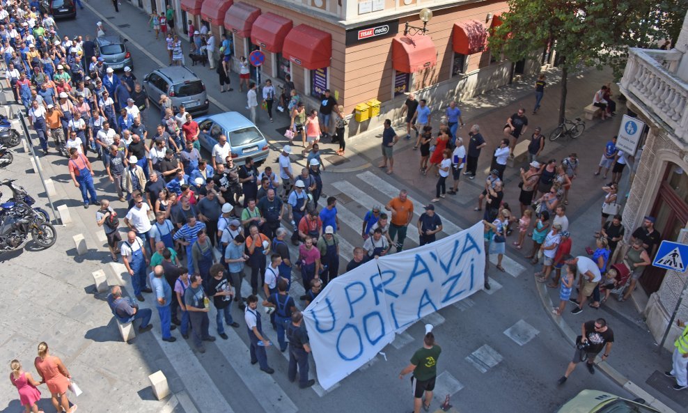 Prosvjed radnika Uljanika u središtu Pule