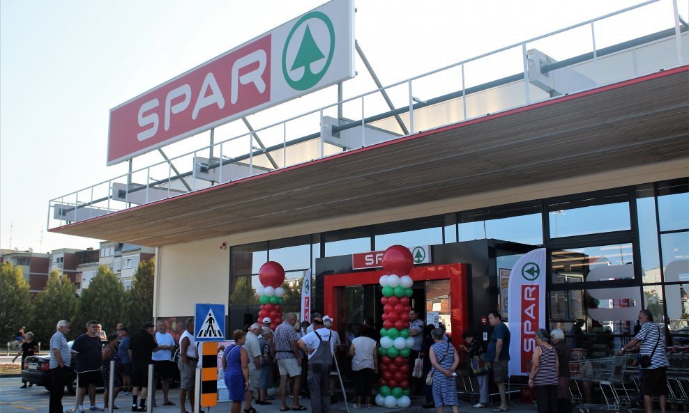 Novouređeni Spar supermarket u Karlovcu