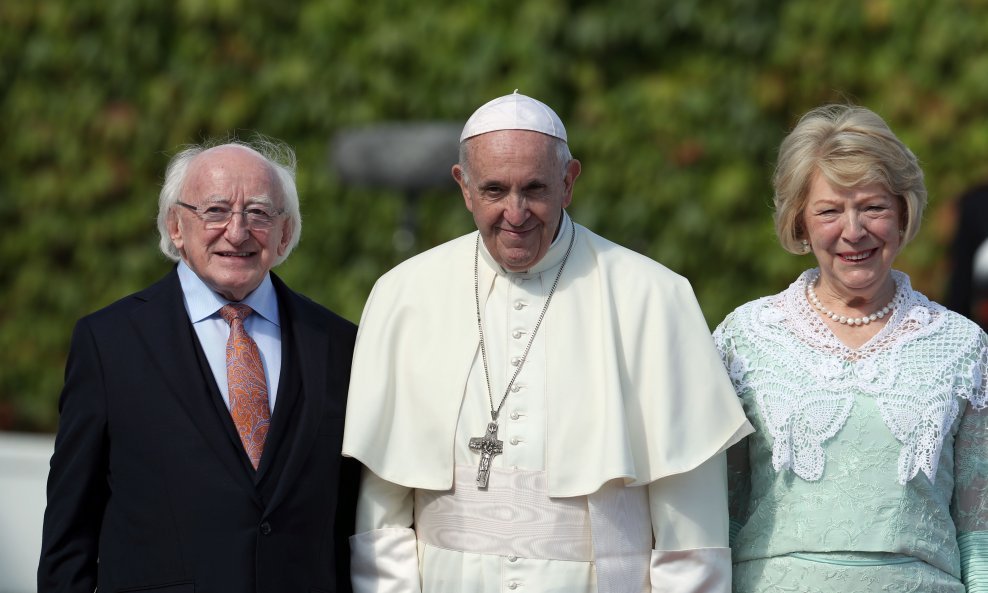 Papa Franjo s irskim predsjednikom Michaelom Higginsom i njegovom suprugomSabina