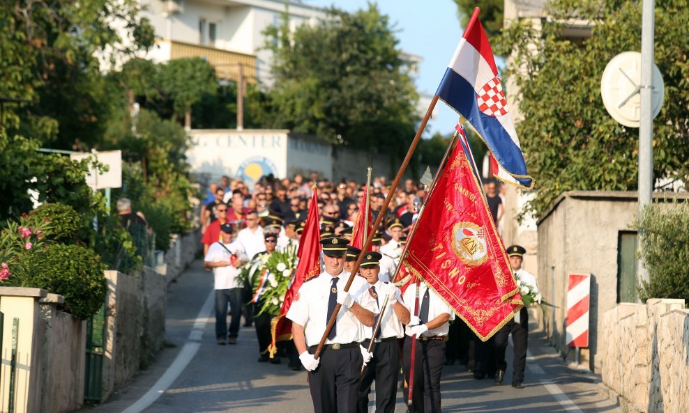 Mimohod sjećanja u Tisnom