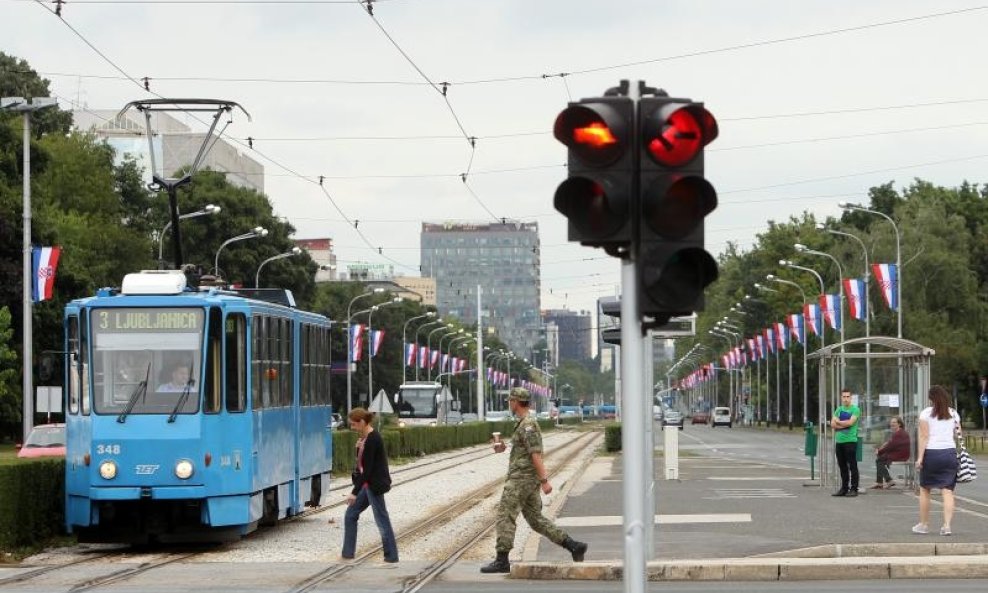 Letovima iznad Zagreba piloti MiG-ova vježbaju za mimohod (19)