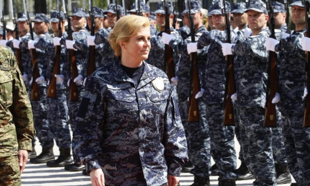 Kolinda Grabar Kitarović u uniformi