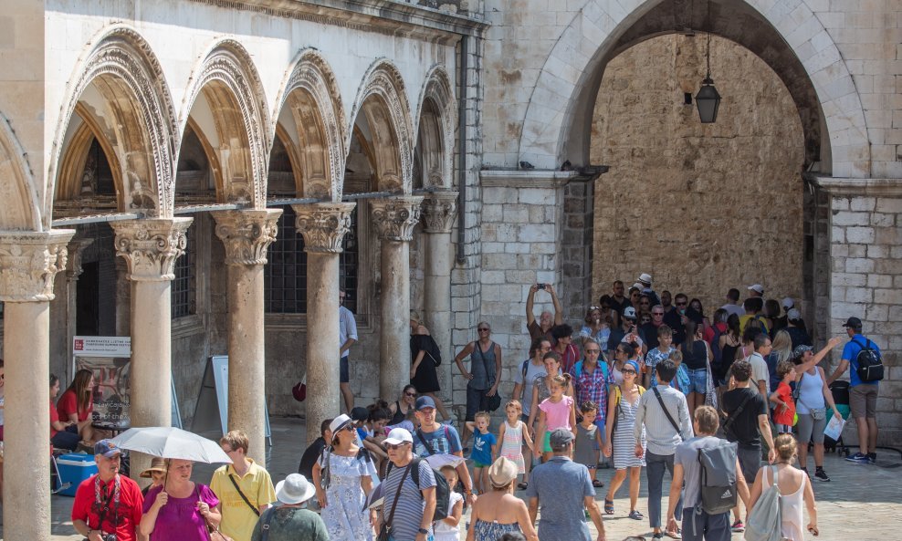 Odzvonilo gužvama u Dubrovniku: Istodobno će moći pristati samo dva kruzera