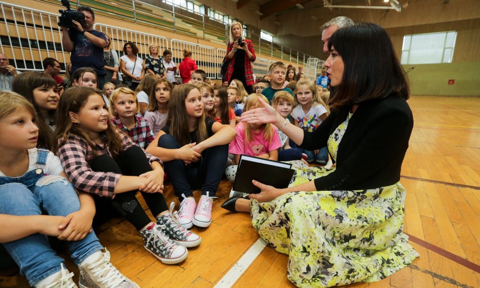 Štromar i Divjak obišli OŠ Milke Trnine koja je uvrštena u program "Škola za život"