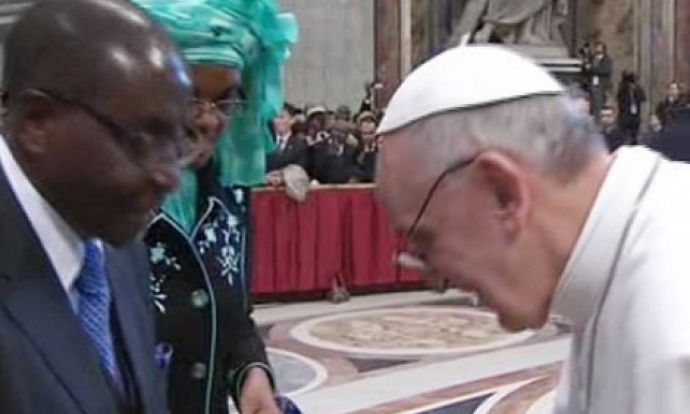 Papa Franjo i diktator Mugabe