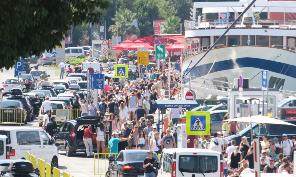 Turisti su naša jedina nada