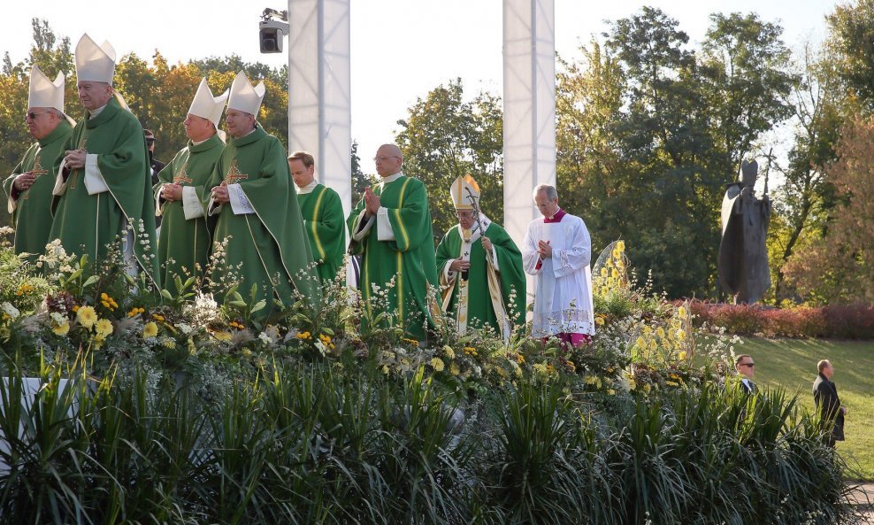 Papa je u Litvi odao počast žrtvama nacista i KGB-a