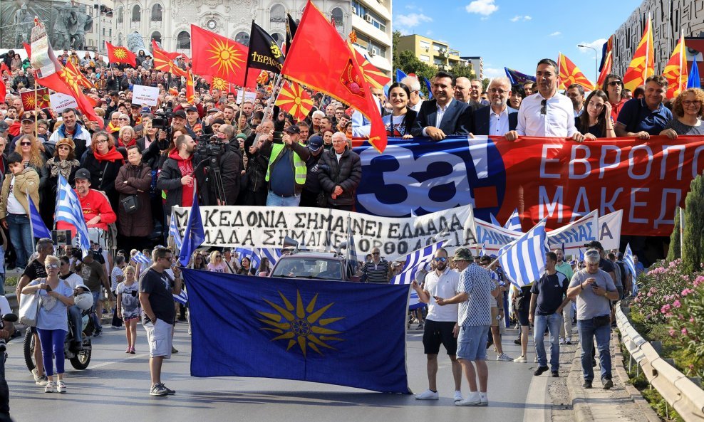 Makedonija je podijeljena, a Grčka čeka odluku na referendumu