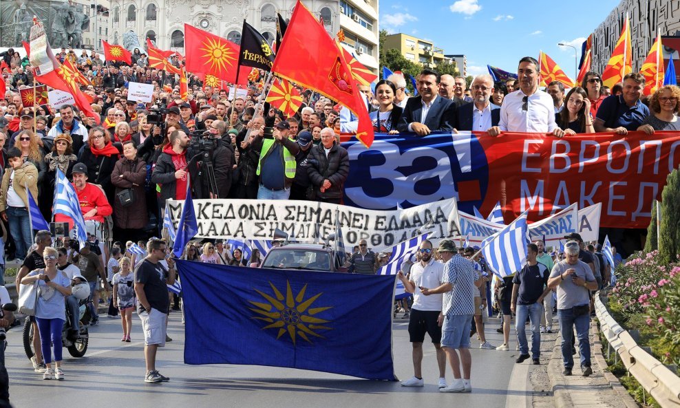 Makedonija je podijeljena, a Grčka čeka odluku na referendumu