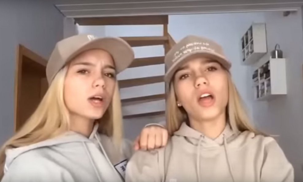 Lisa and Lena Musical.ly