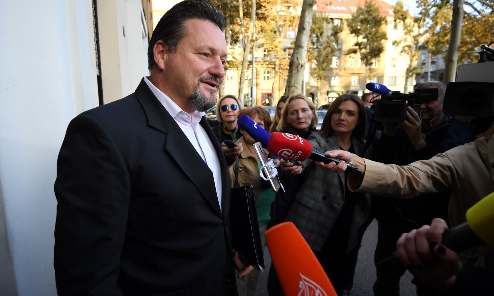 Politički tajnik HDZ-a Lovro Kuščević prilikom dolaska na sjednicu Predsjedništva i Nacionalnog vijeća HDZ-a