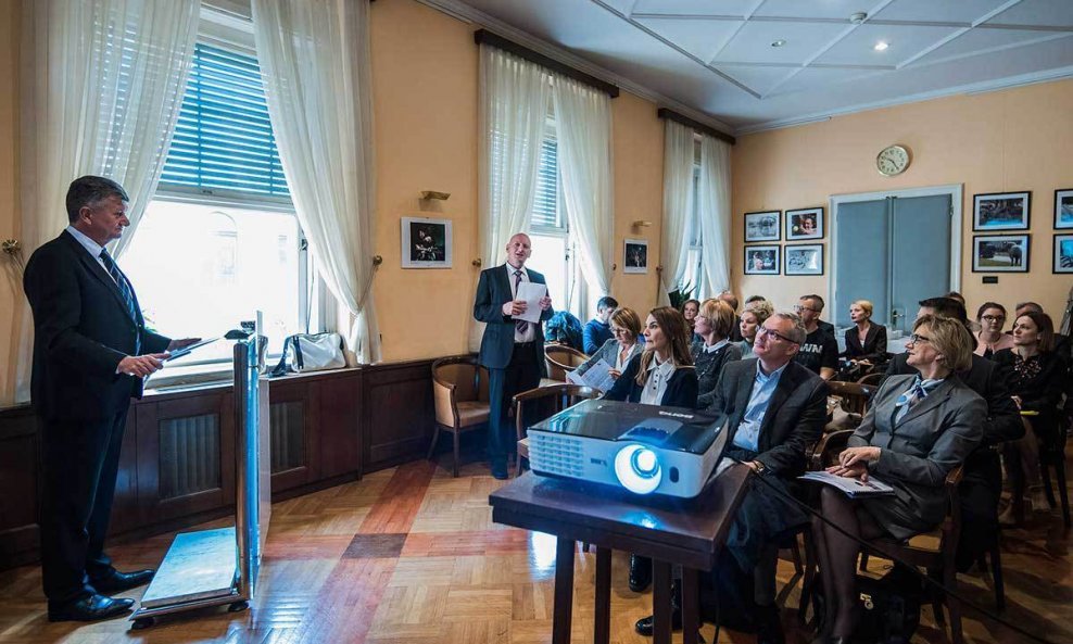 Ministar zdravstva Milan Kujundžić na okruglom stolu 'Hrvatska treba modernu radioterapiju'