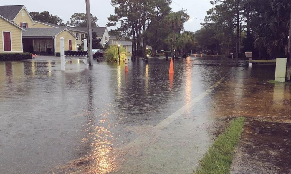 Uragan Michael odnio prvu ljudsku žrtvu, bez struje stotine tisuća ljudi u državama Florida, Georgia i Alabama