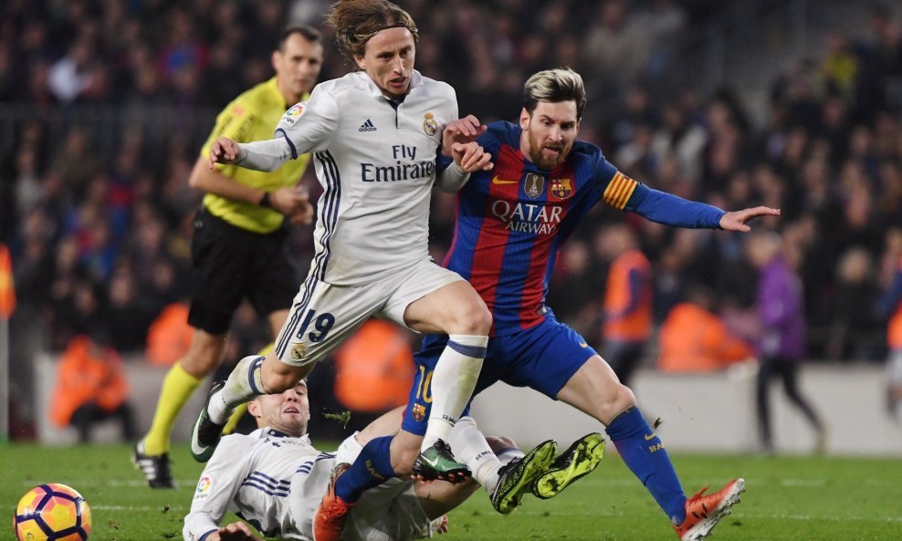 Luka  Modrić i Lionel Messi