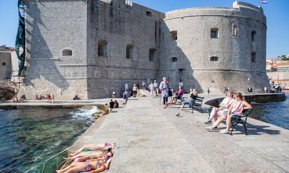 U Dubrovniku se hvataju jesenske zrake sunca