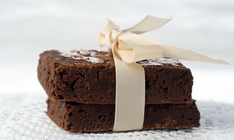 brownies čokoladne kocke kolač