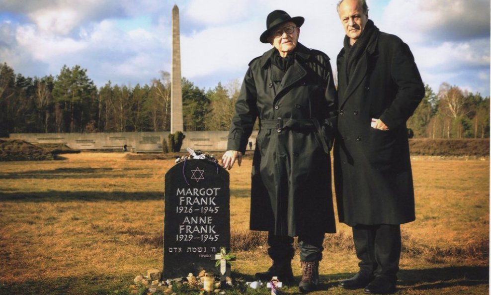 Jakov Sedlar i Branko Lustig snimljeni prošle godine u bivšem nacističkom logoru danas memorijalnom centru Bergen-Belsen