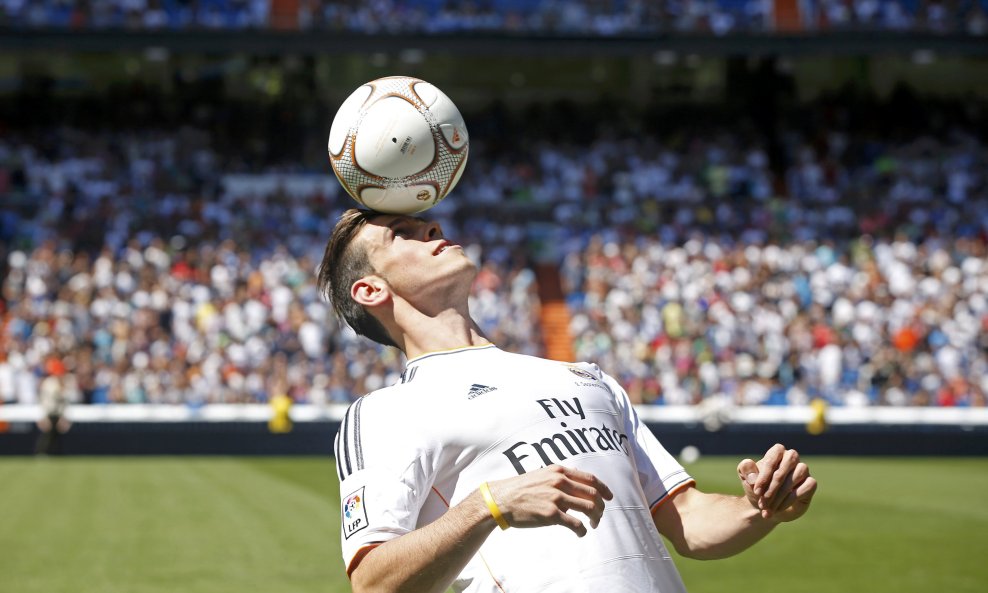 Gareth Bale u dresu Reala na stadionu Santiago Bernabeu