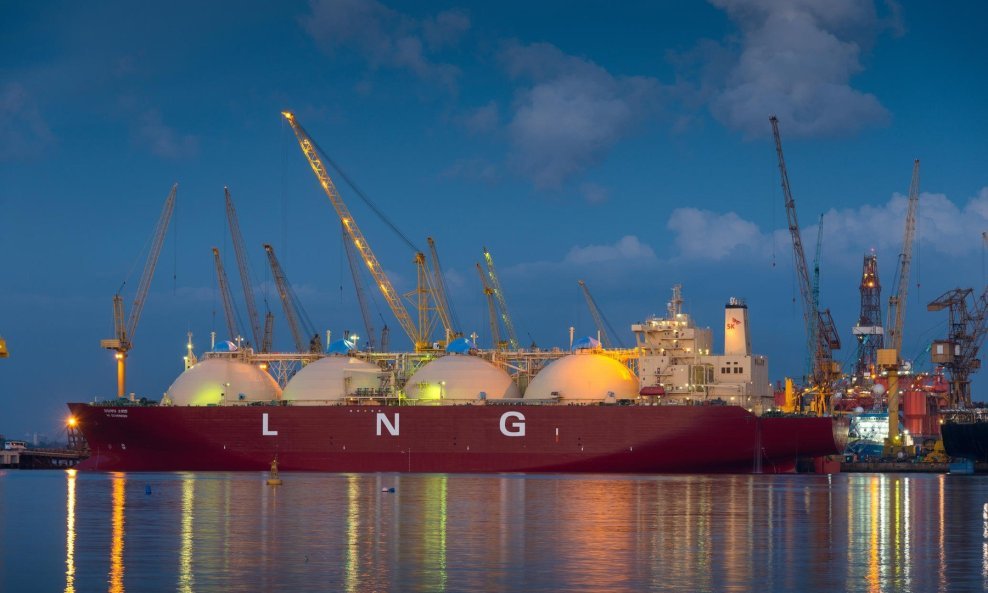 LNG terminal - ilustracija