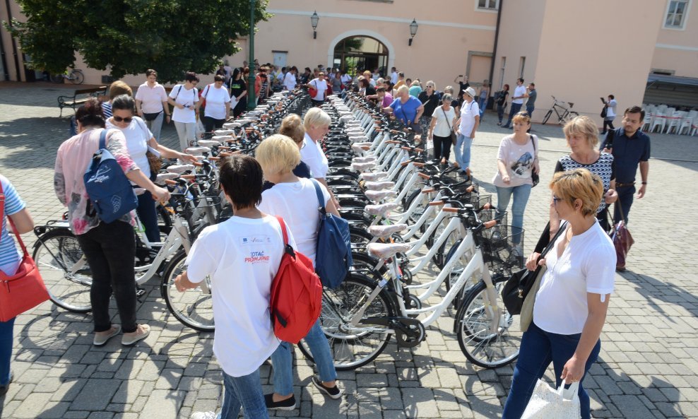 U okviru projekta Zaželi dodijeljeni novi bicikli zaposlenim Bjelovarčankama.