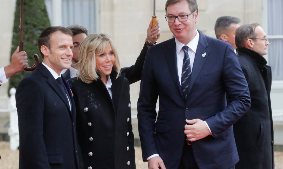 Aleksandar Vučić u društvu Emmanuela i Brigitte Macron uoči početka proslave
