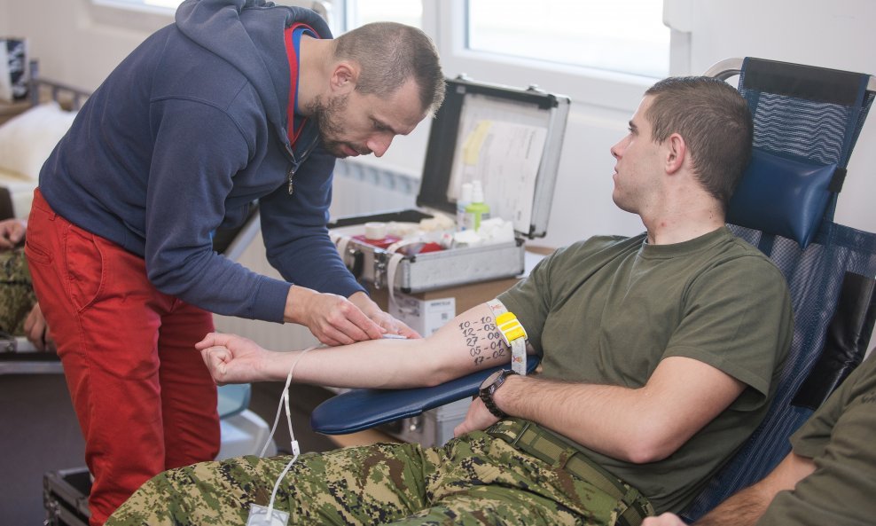 Hrvatska vojska daruje krv.