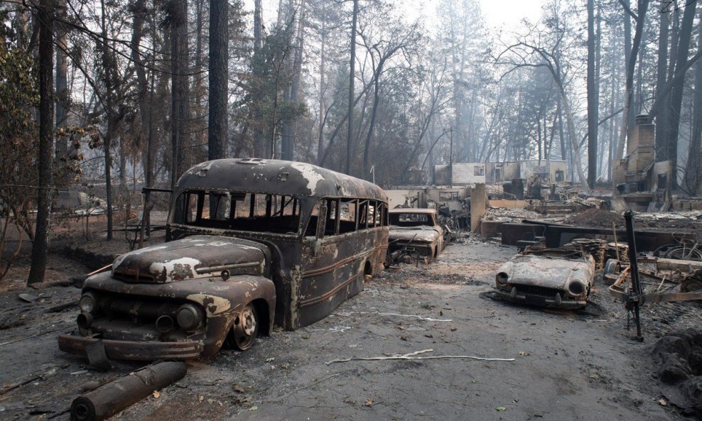 Kaliforniju je poharao nagori požar u povijesti