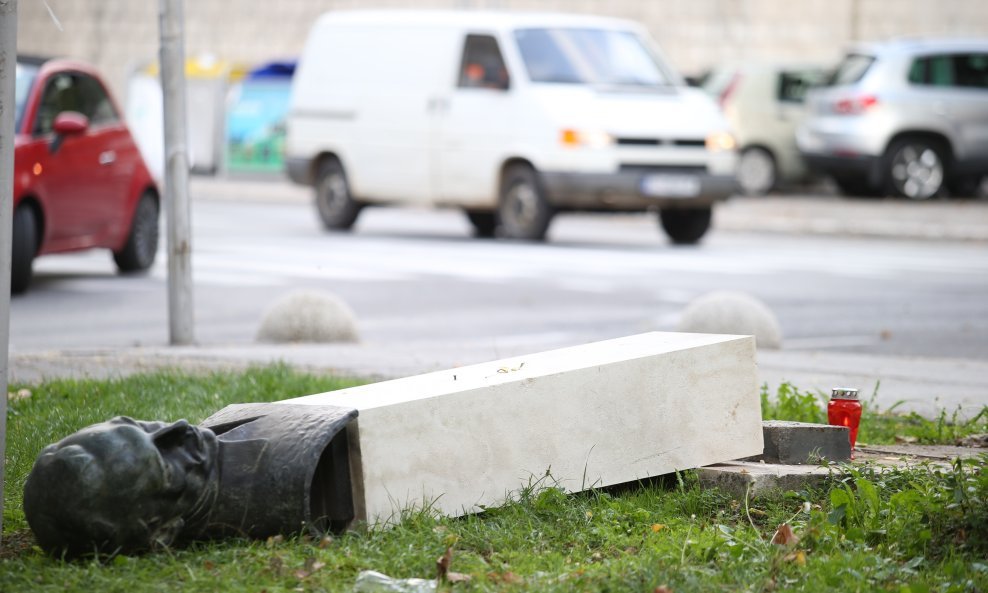 Srušeni spomenik Radi Končaru u Splitu