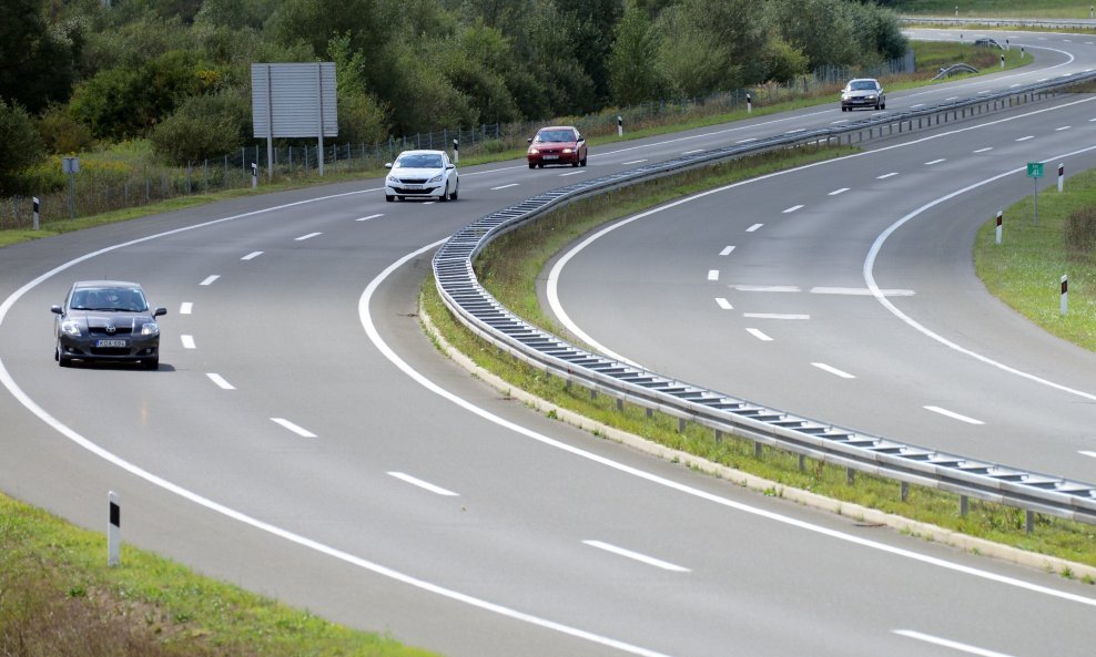 Nakon gašenja požara normaliziran požar na autocesti kroz Liku