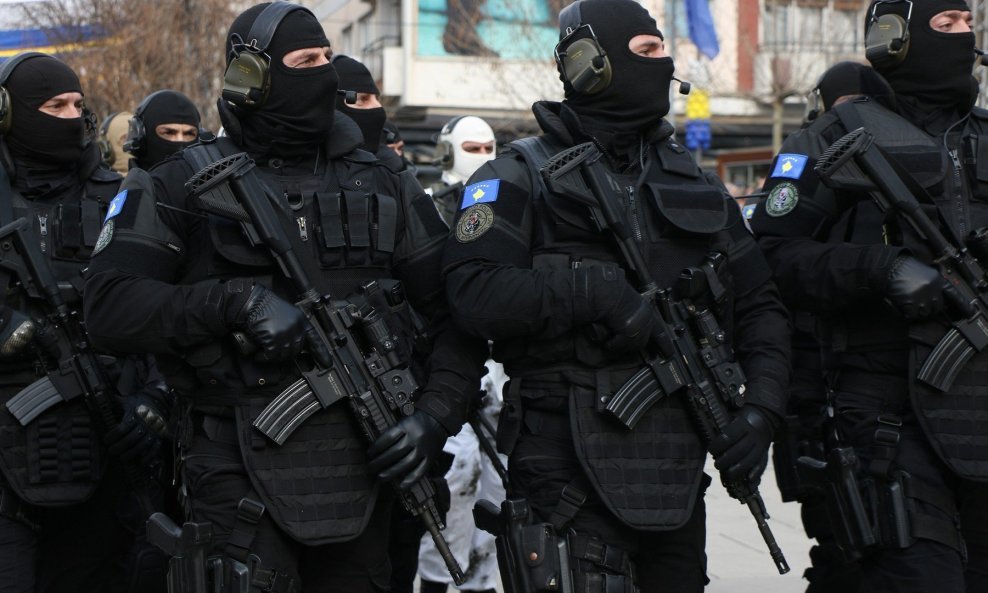 Pripadnici kosovske specijalne policije ROSU