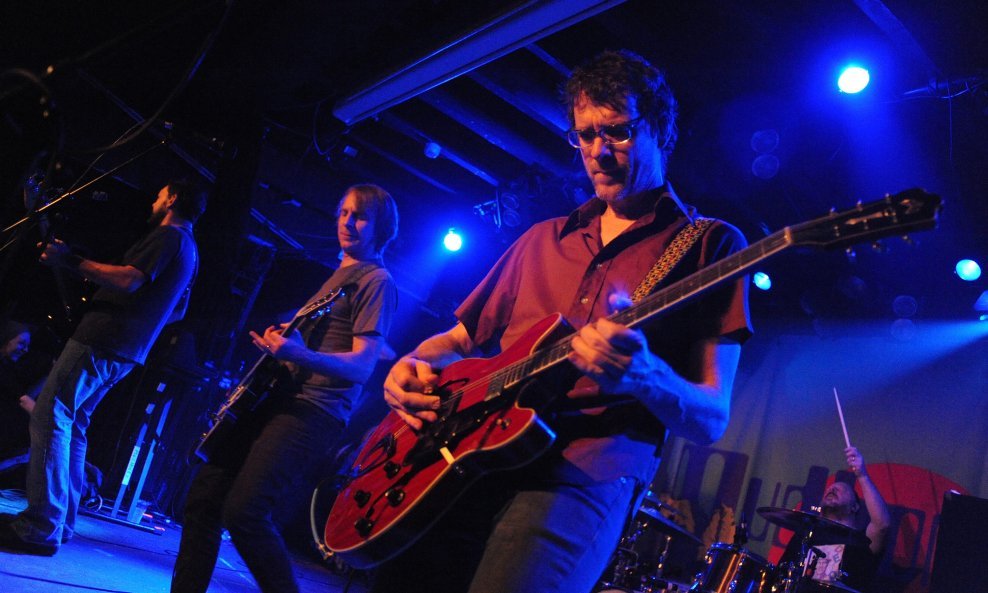 Gitarist Steve Turner (u prvom planu), Mark Arm, Guy Maddison i Dan Peters