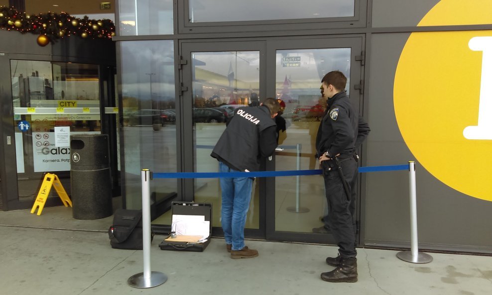 Policijski očevid u poslovnici RBA banke u City Centru East