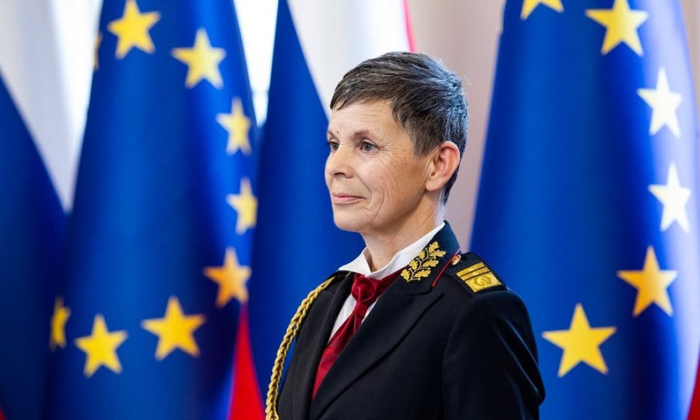 General bojnicu Alenka Ermenc