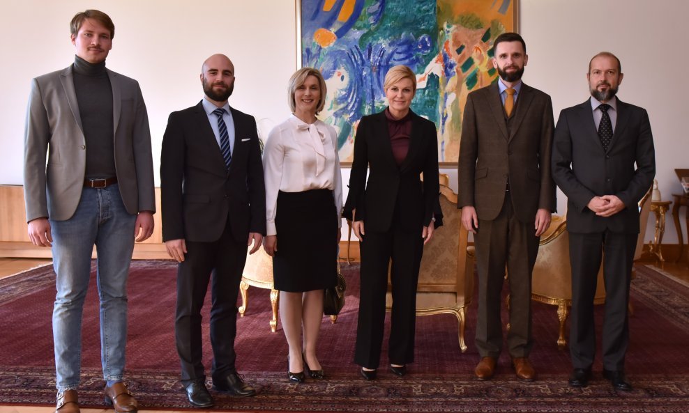 Predsjednica Kolinda Grabar Kitarović s predstavnicima udruge Narod odlučuje