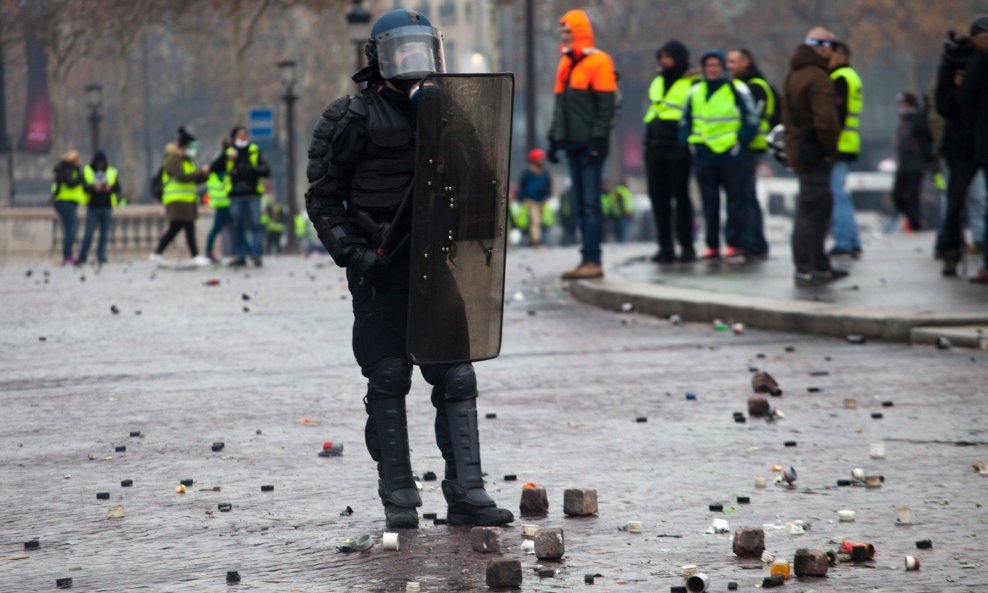 Francuska policija priprema se za peti val prosvjeda 'žutih prsluka'