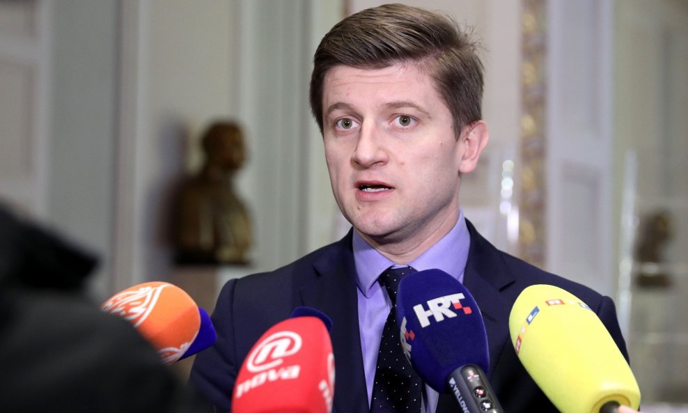 Ministar financija Zdravko Marić najavio je osporavanje odluke Povjerenstva za odlučivanje o sukobu interesa