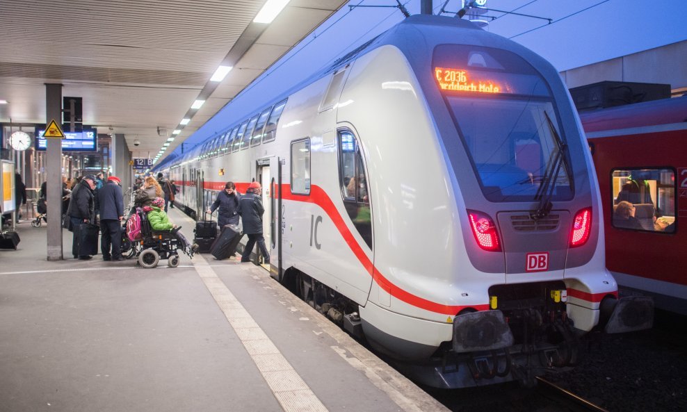 Ilustracija / vlad njemačke tvrtke Deutsche Bahn