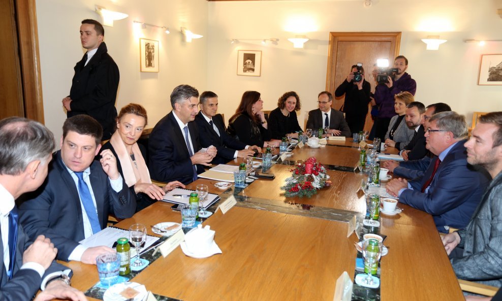 Premijer Plenković i ministri u posjetu gradu