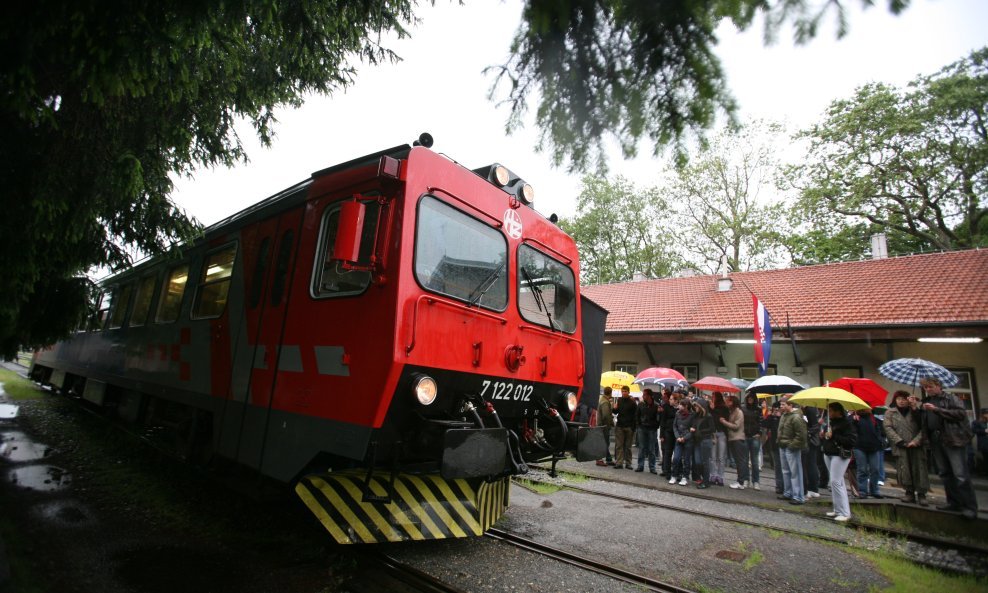 Ispraćaj zadnjeg vlaka u Daruvaru 2010. godine