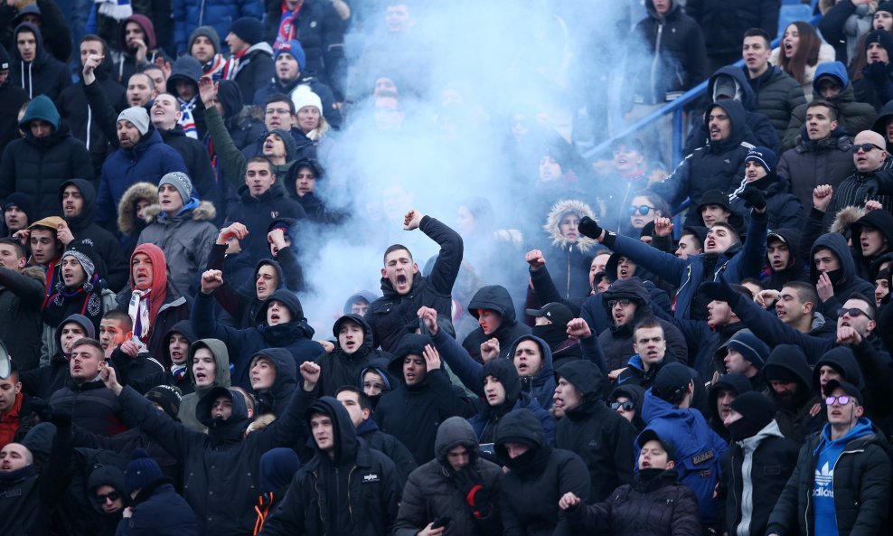 Atmosfera na utakmici između Dinama i Hajduka