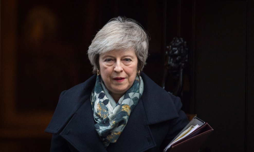 Sjevernoirska stranka koja podupire vladu britanske premijerke Therese May otvoreno je upozorila da će glasati protiv njezina dogovora o Brexitu