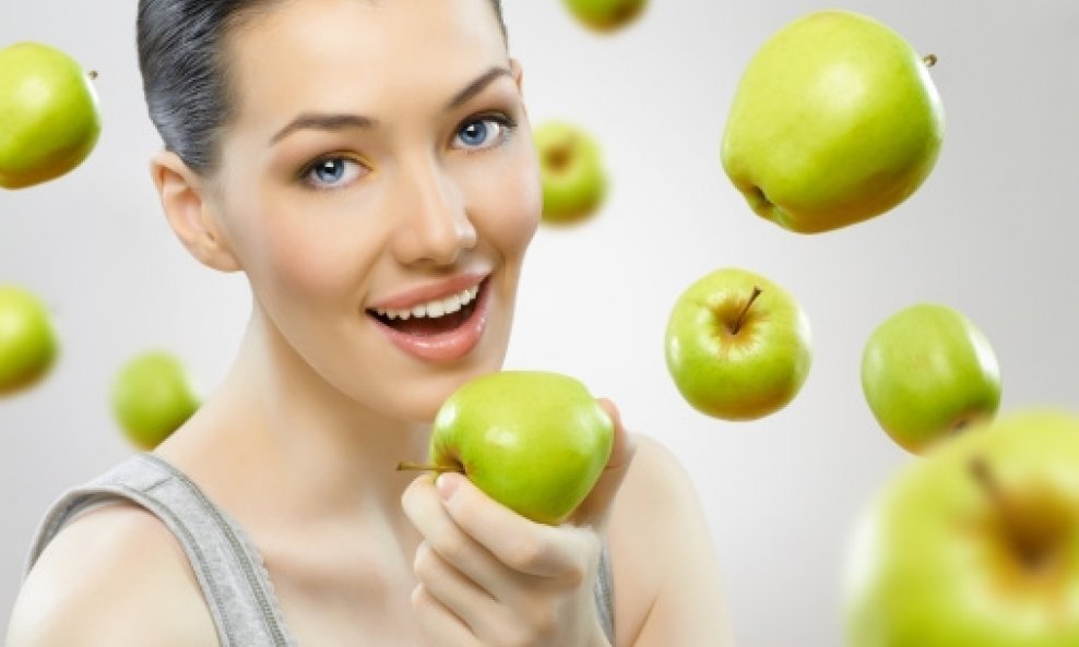 žena jabuka hrana