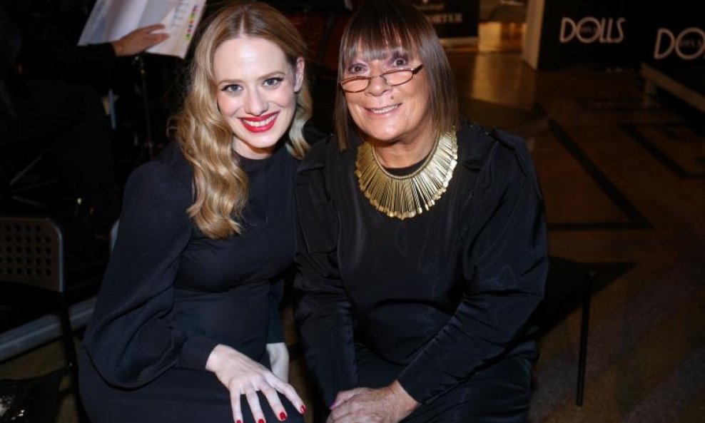 Jelena Veljača i Hilary Alexander