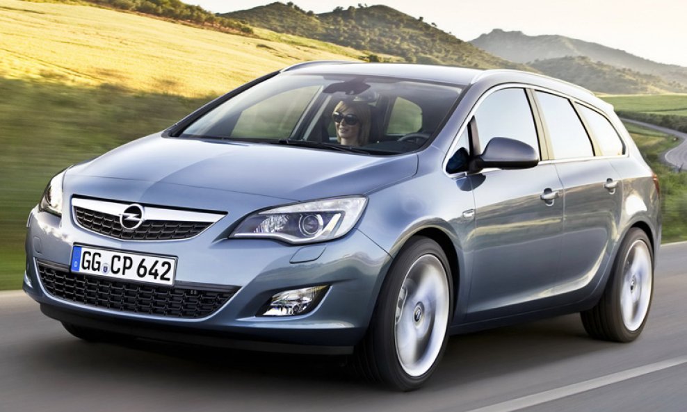 Opel-Astra-Sports-Tourer-3