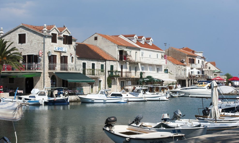 Sućuraj na otoku Hvaru